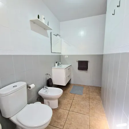Апартаменты Spacious Independent Next The Airport - Sea *