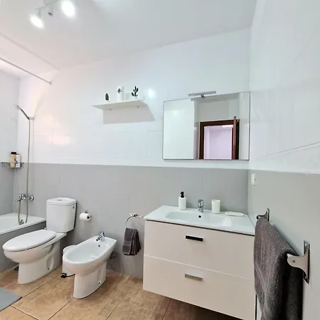 Spacious Independent Next The Airport - Sea Апартаменты Сан-Исидро