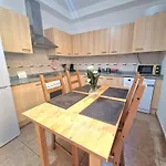 Spacious Independent Next The Airport - Sea Apartamento *