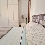 Spacious Independent Next The Airport - Sea *
