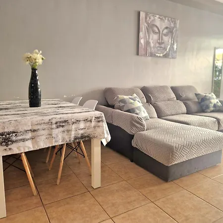 Spacious Independent Next The Airport - Sea Apartment