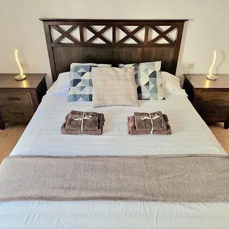 Spacious Independent Next The Airport - Sea Apartment