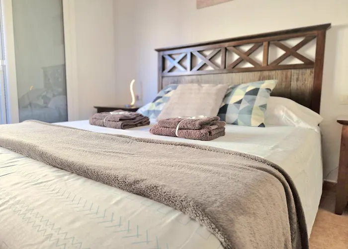 Apartment Spacious Independent Next The Airport - Sea