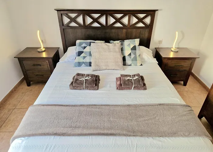 Spacious Independent Next The Airport - Sea Apartamento