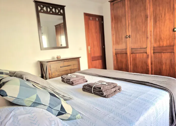 Spacious Independent Next The Airport - Sea Apartment *